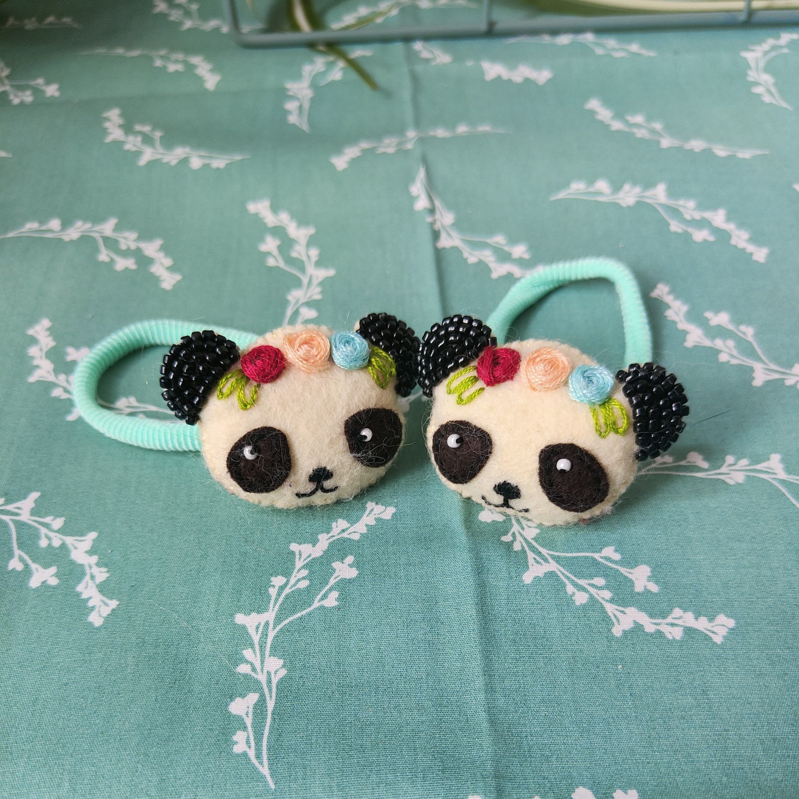 Elastique enfant en feutrine panda brodé main - Léger et tout doux – Image 2