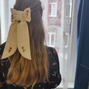 moi-barrette-noeud-long-tulipe-rouge-tresse-cheveux-long-cousu-brode-main-lille-